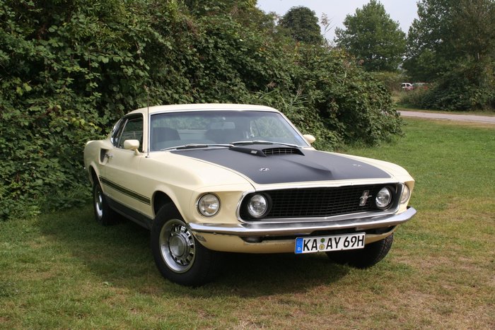 Corvette Sunday 2005 083.jpg